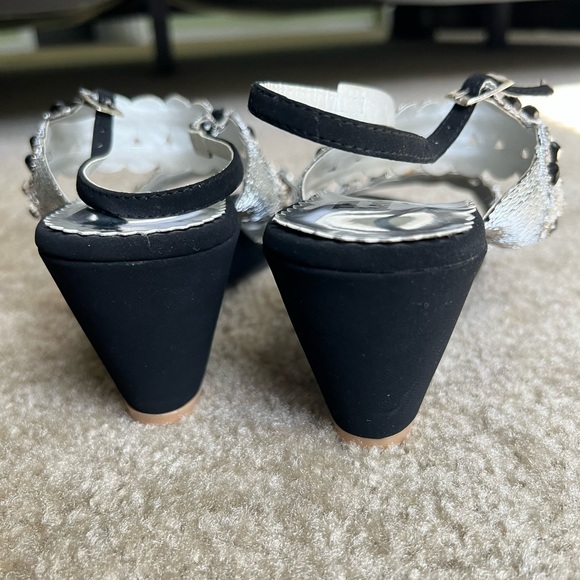 Women Fancy Heel/Sandal Wear - Picture 6 of 6